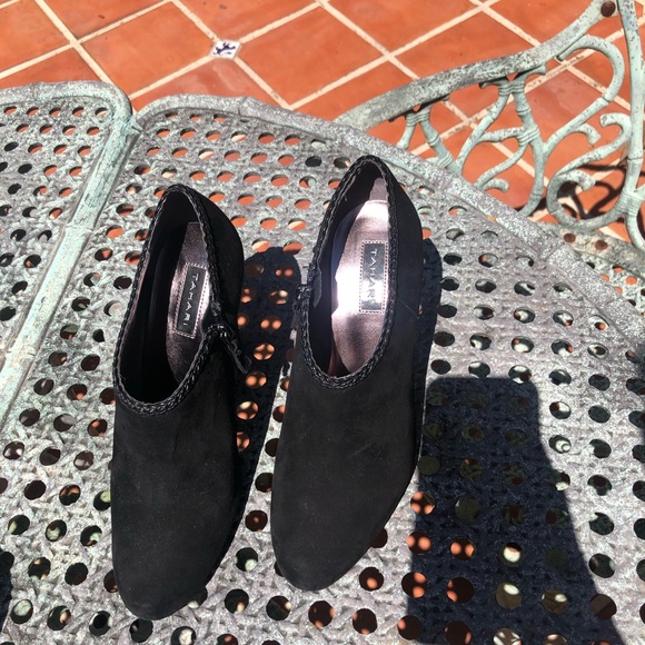 SOLD NWOT Tahari Booties Size 6 - Picture 11 of 12